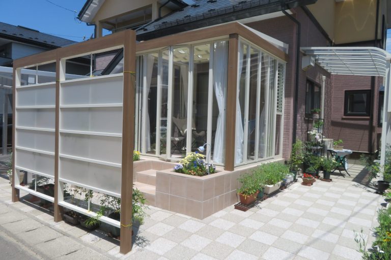 心地よく過ごせるガーデンルームのある庭　S様邸